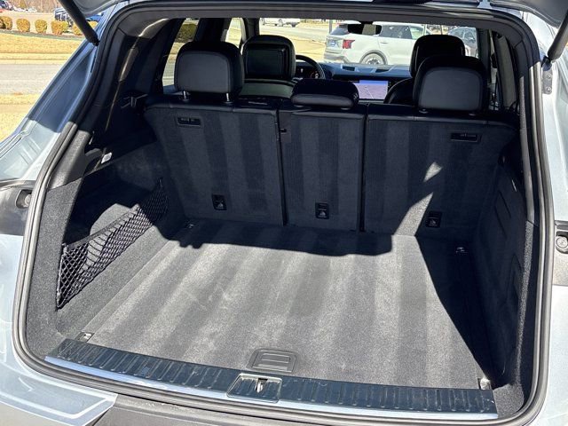 Used 2024 Porsche Cayenne AWD/4WD image 7