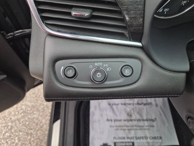Used 2017 Buick LaCrosse Essence FWD image 18