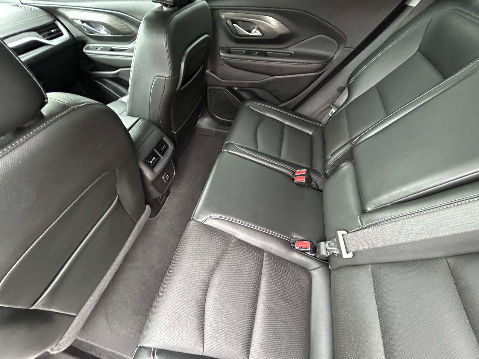 Used 2023 GMC Terrain SLT image 11