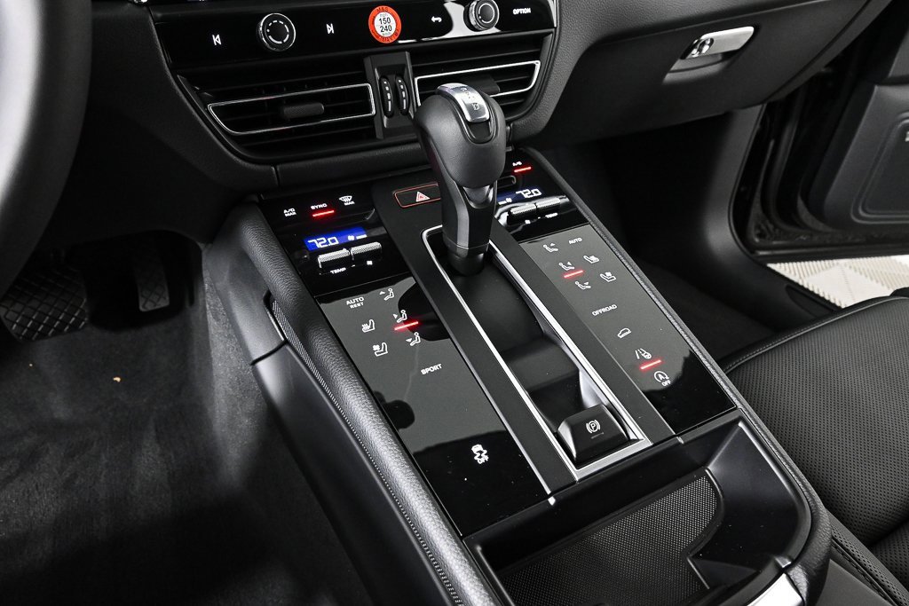 New 2026 Porsche Macan image 18