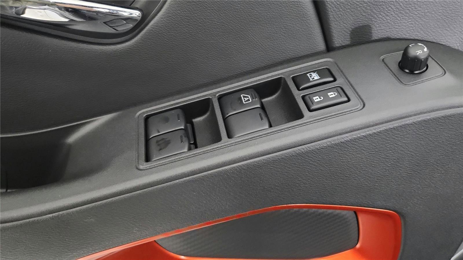 Used 2025 Nissan Frontier PRO-4X image 34