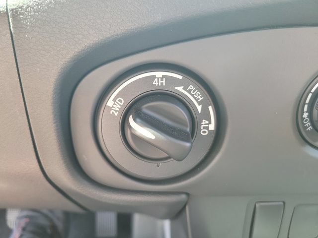 Certified 2024 Nissan Frontier SV w/ Technology Package AWD/4WD image 26