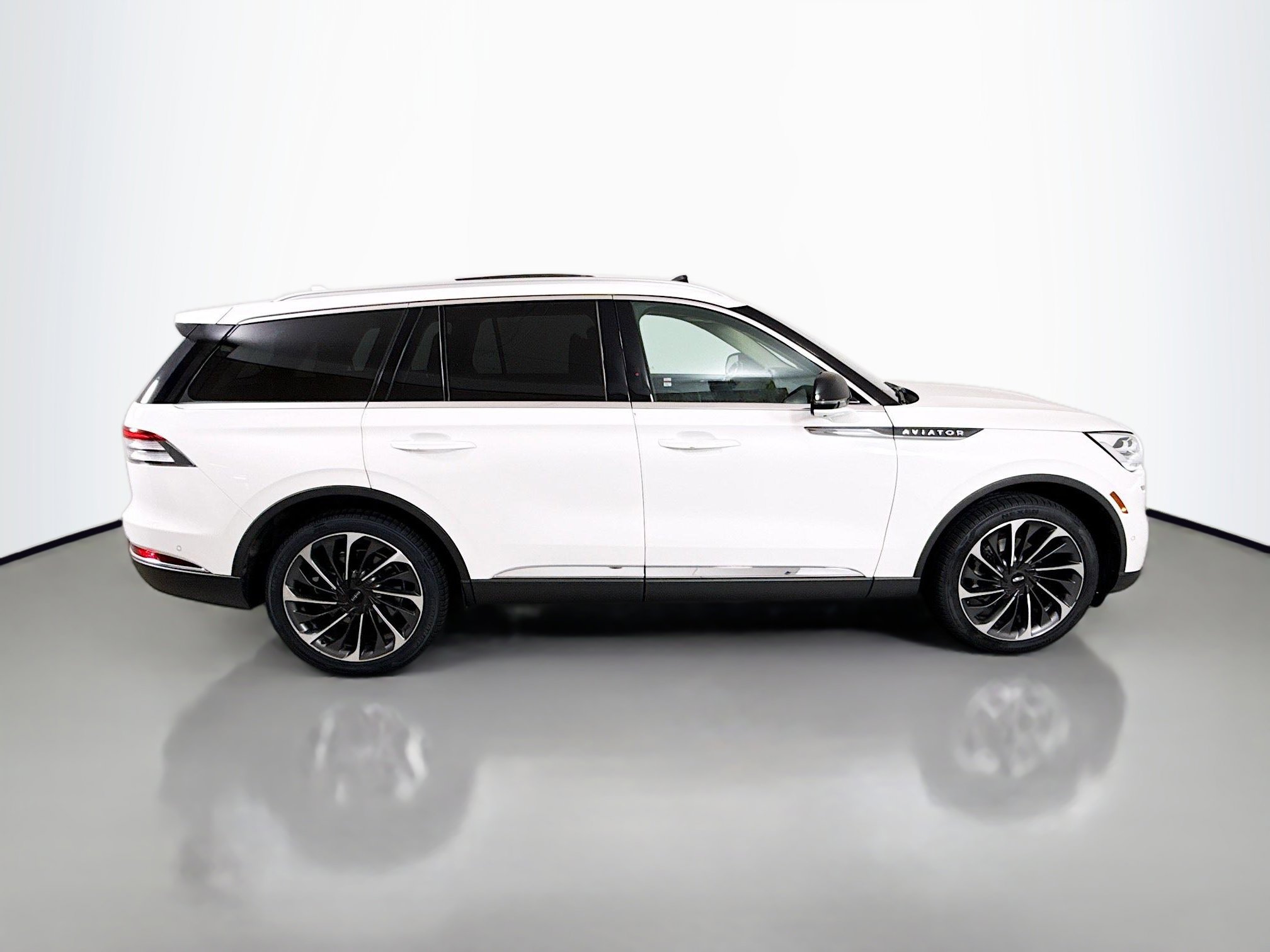 Used 2021 Lincoln Aviator Reserve w/ Equipment Group 202A image 8