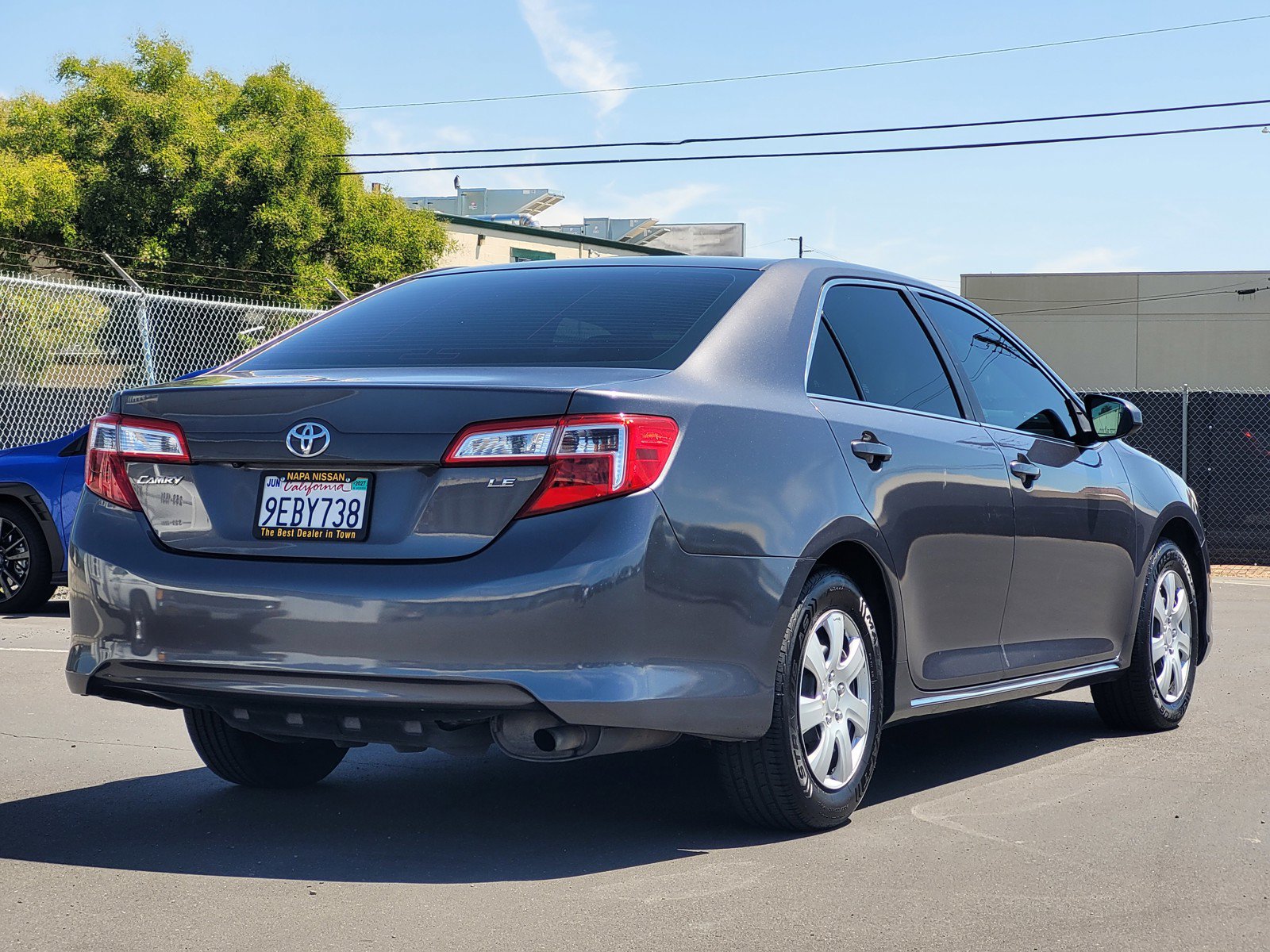 Used 2014 Toyota Camry LE FWD image 4