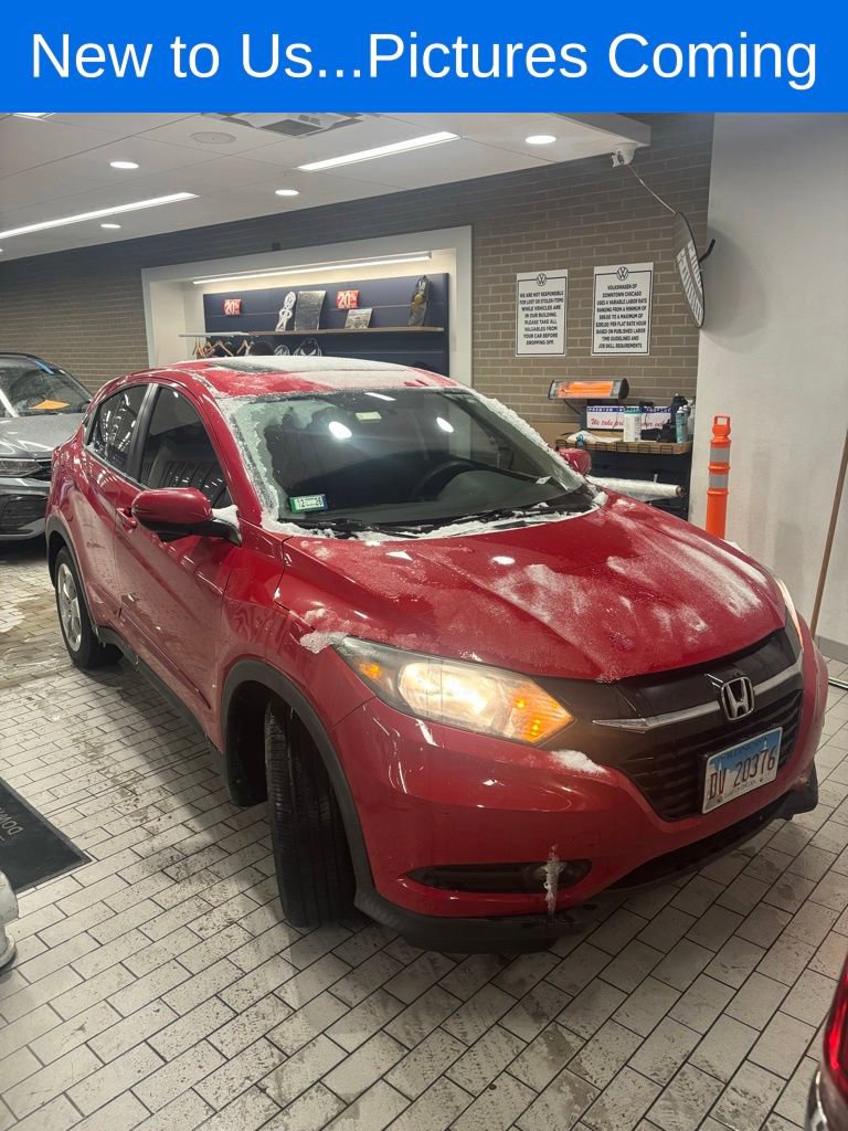 Used 2017 Honda HR-V EX image 2