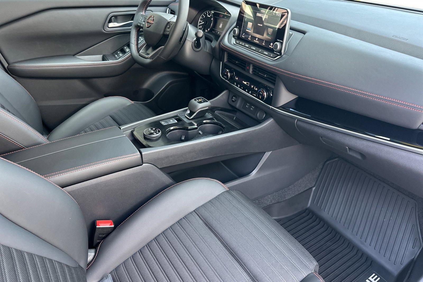 New 2026 Nissan Rogue SV AWD/4WD image 18