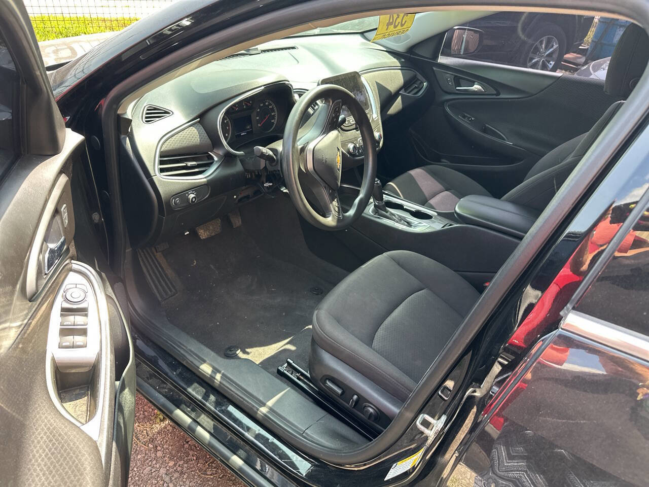 Used 2019 Chevrolet Malibu LT image 3