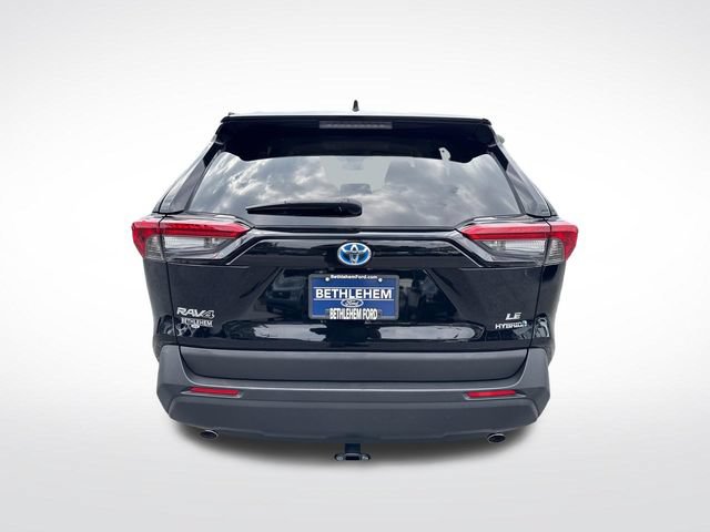 Used 2022 Toyota RAV4 LE AWD/4WD image 4