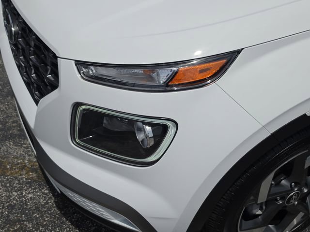 Used 2025 Hyundai Venue Limited FWD image 8