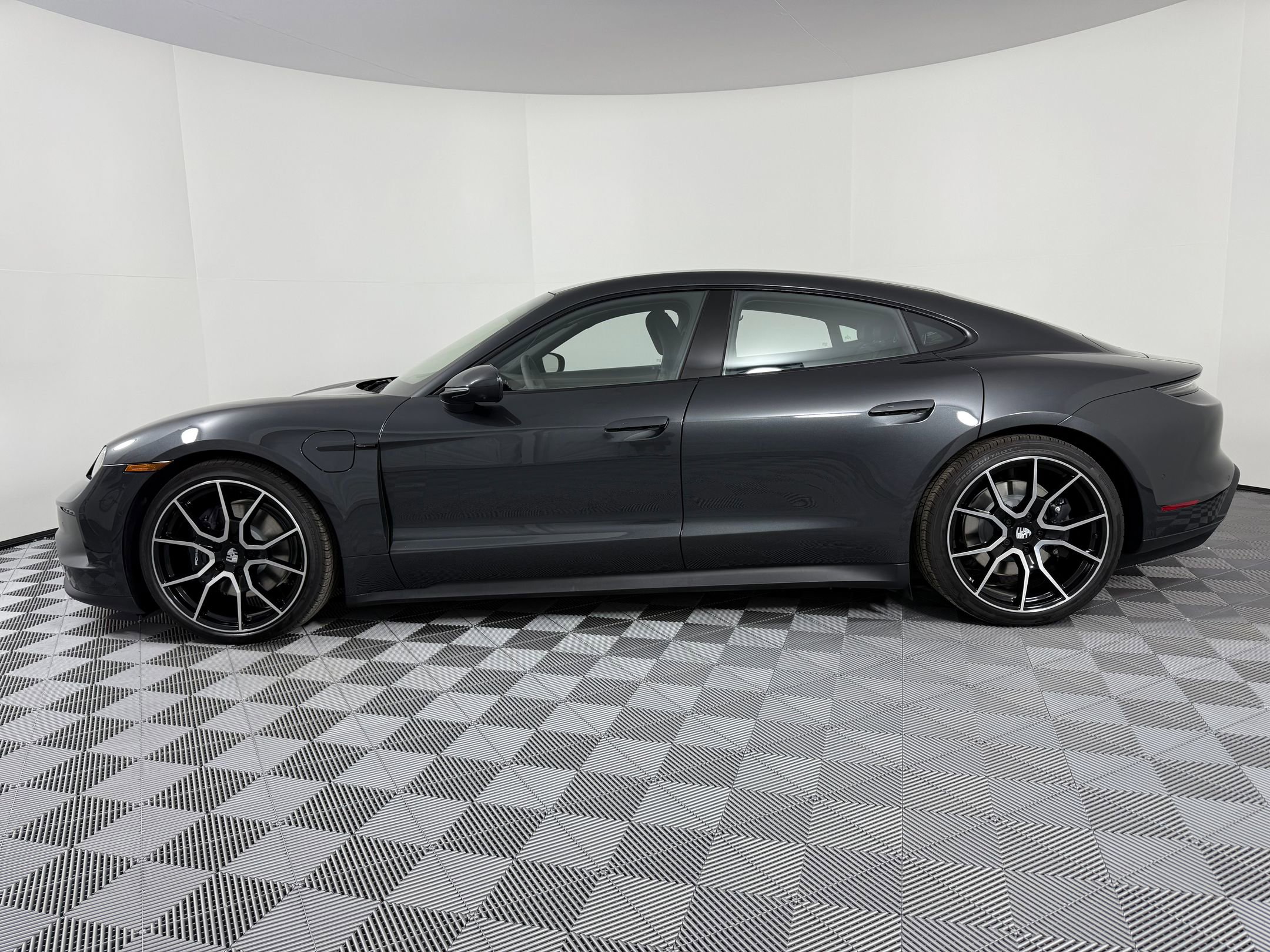 New 2026 Porsche Taycan image 2