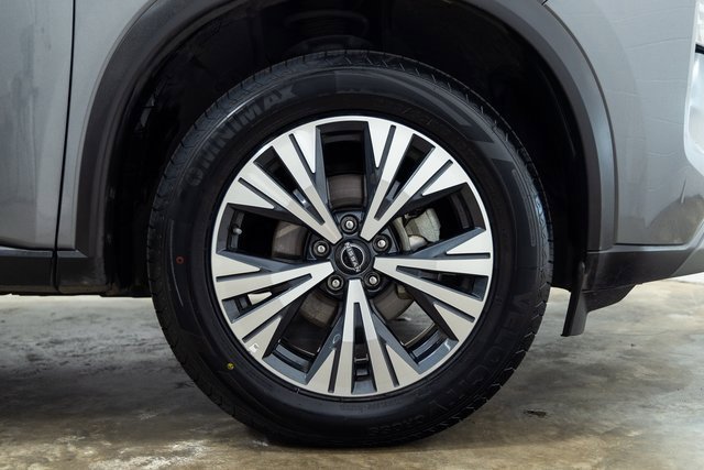 Used 2023 Nissan Rogue SV image 29