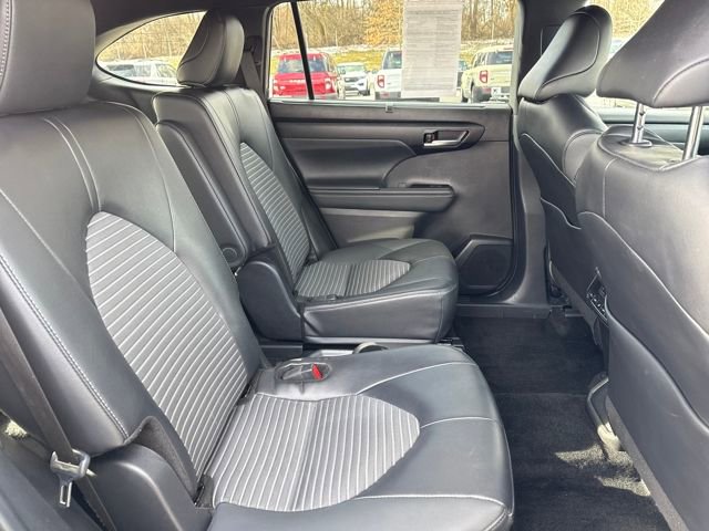 Used 2025 Toyota Highlander XSE image 9