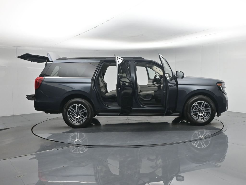 Used 2025 Ford Expedition Max Active RWD image 5
