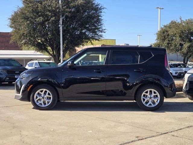 Certified 2025 Kia Soul LX image 4
