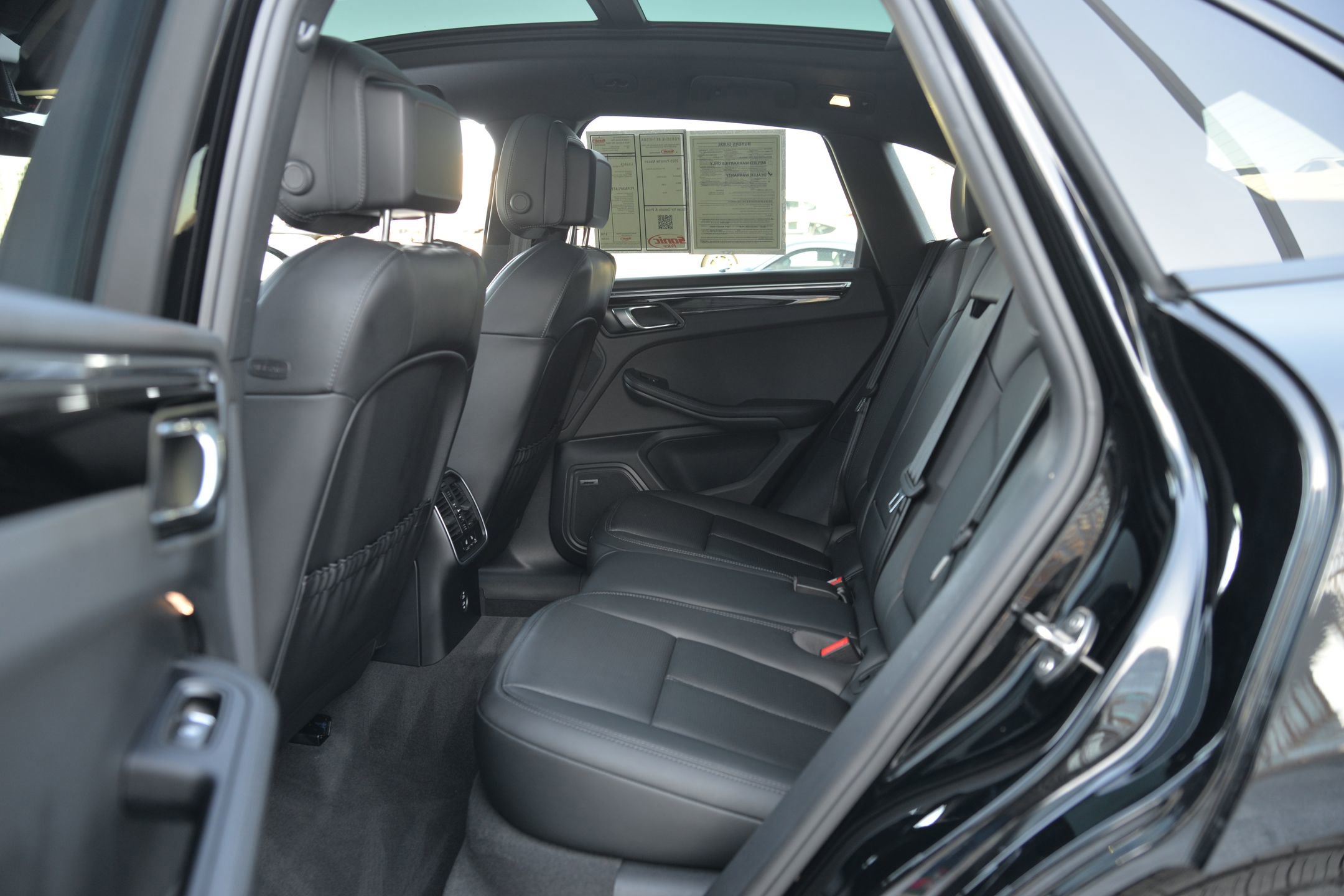 Certified 2025 Porsche Macan image 14