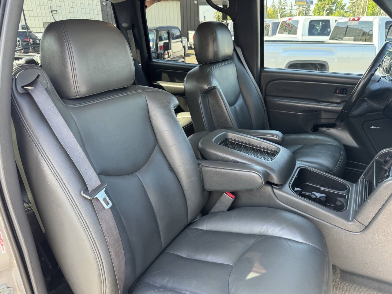Used 2007 Chevrolet Silverado 2500 LT w/ Onstar Plus Package AWD/4WD image 13