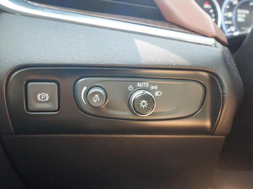 Used 2021 Buick Enclave Avenir w/ Avenir Technology Package image 25