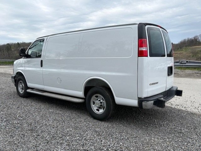 Used 2025 Chevrolet Express 2500 w/ Driver Convenience Package RWD image 3