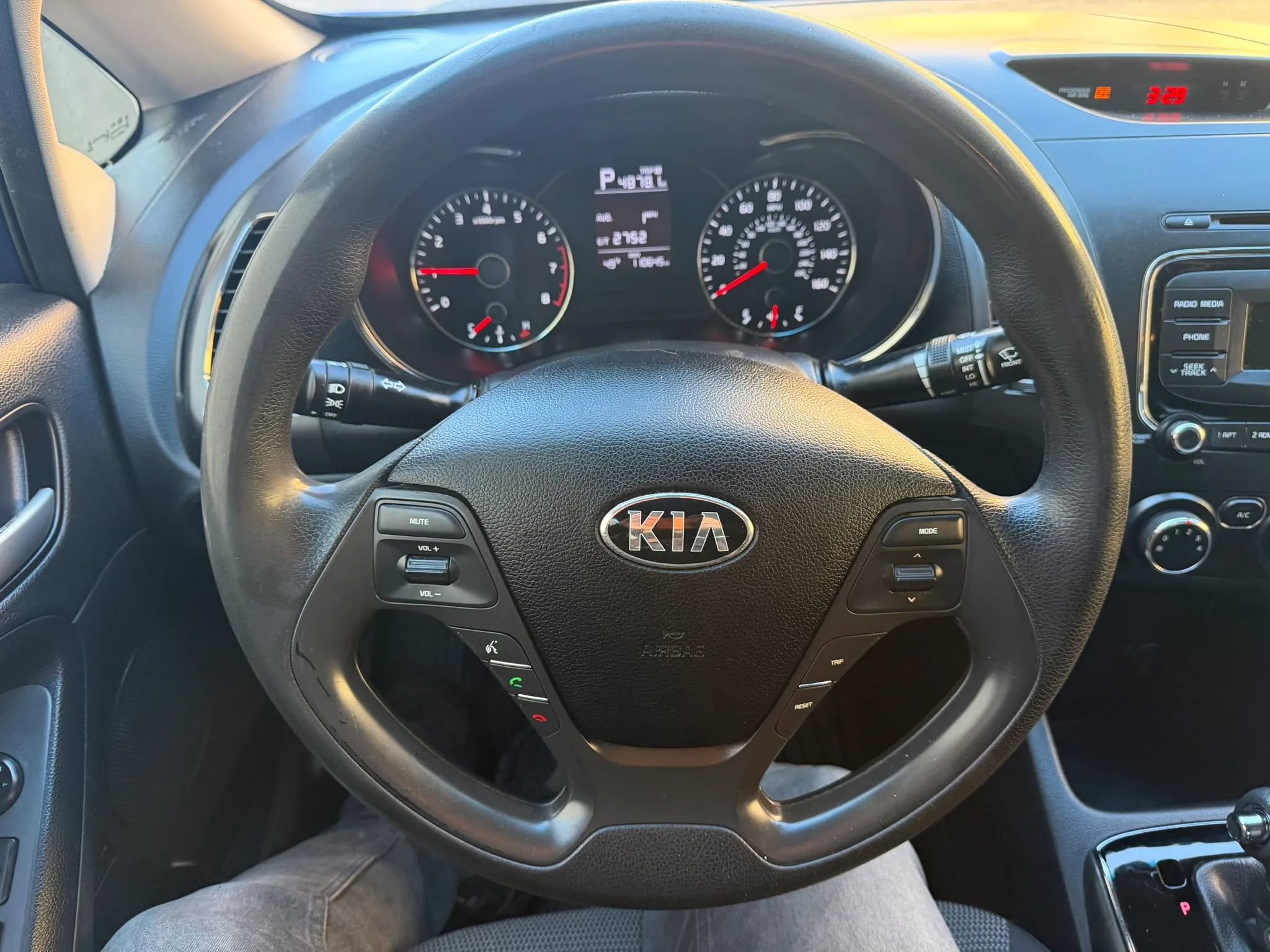 Used 2017 Kia Forte LX image 12