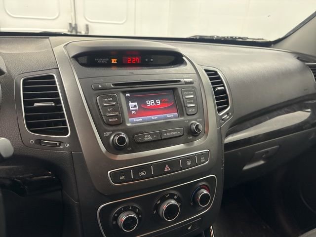 Used 2015 Kia Sorento LX image 26