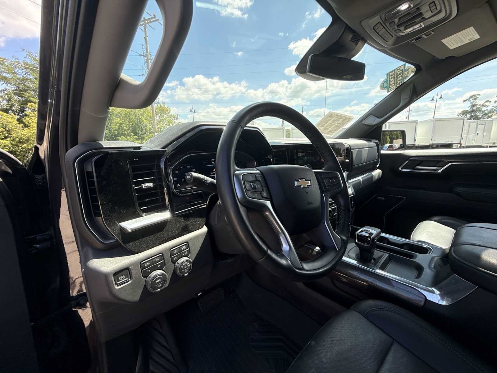 Certified 2023 Chevrolet Silverado 1500 LTZ AWD/4WD image 10