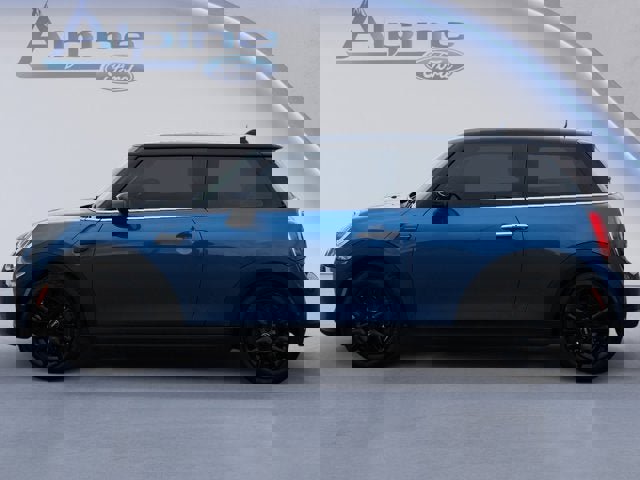 Used 2024 MINI Cooper 2-Door Hardtop w/ Signature Upholstery Package image 2