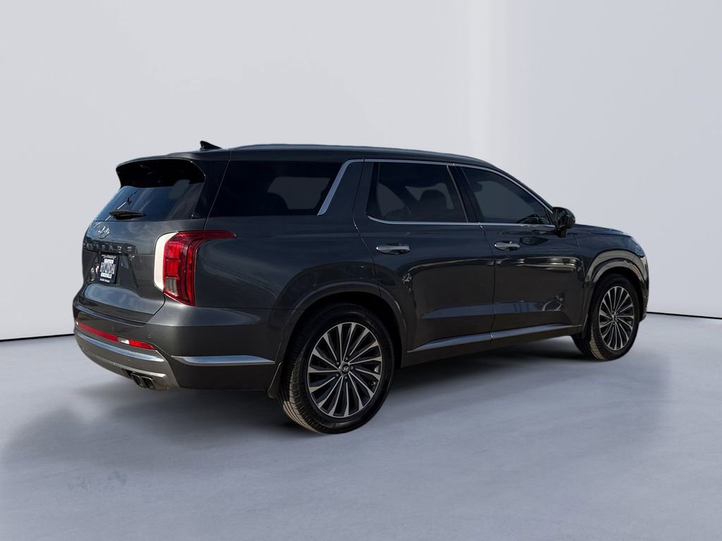 Used 2023 Hyundai Palisade Calligraphy FWD image 3