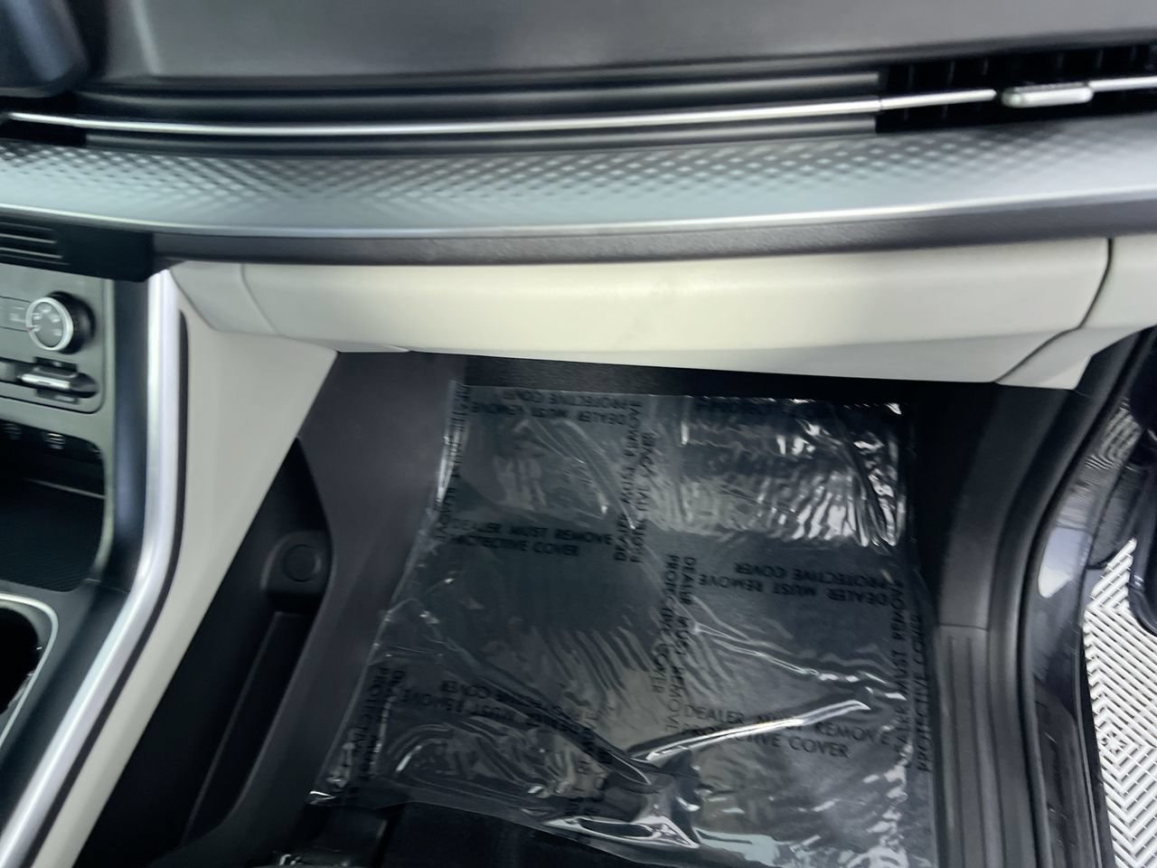Certified 2024 Kia Carnival LX FWD image 30
