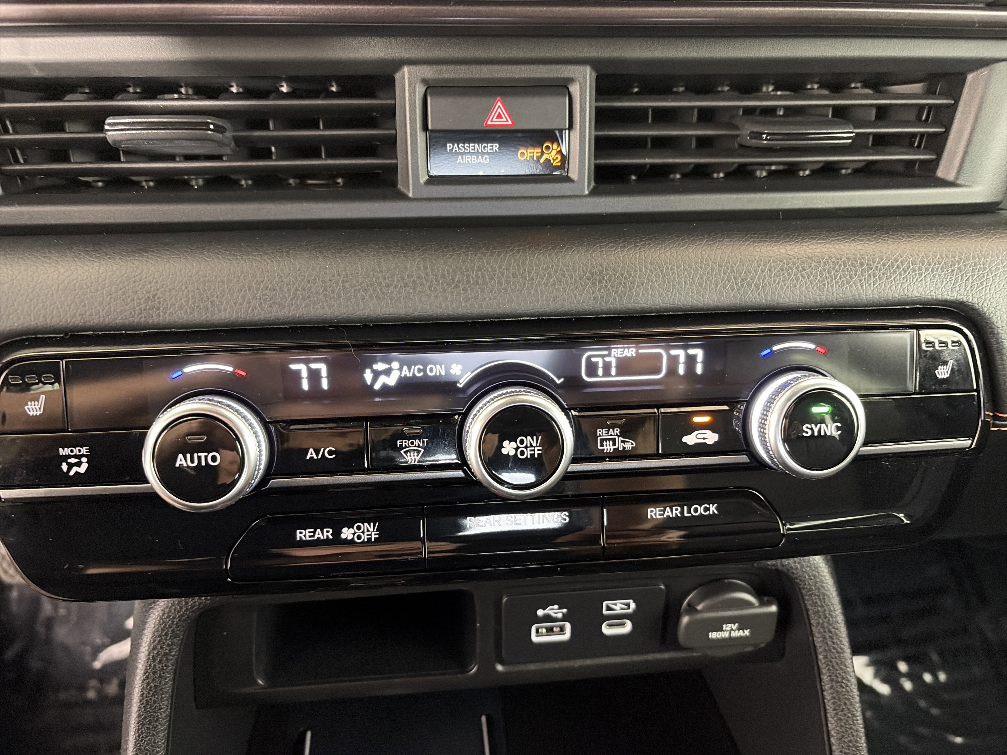 Used 2025 Honda Pilot TrailSport image 27