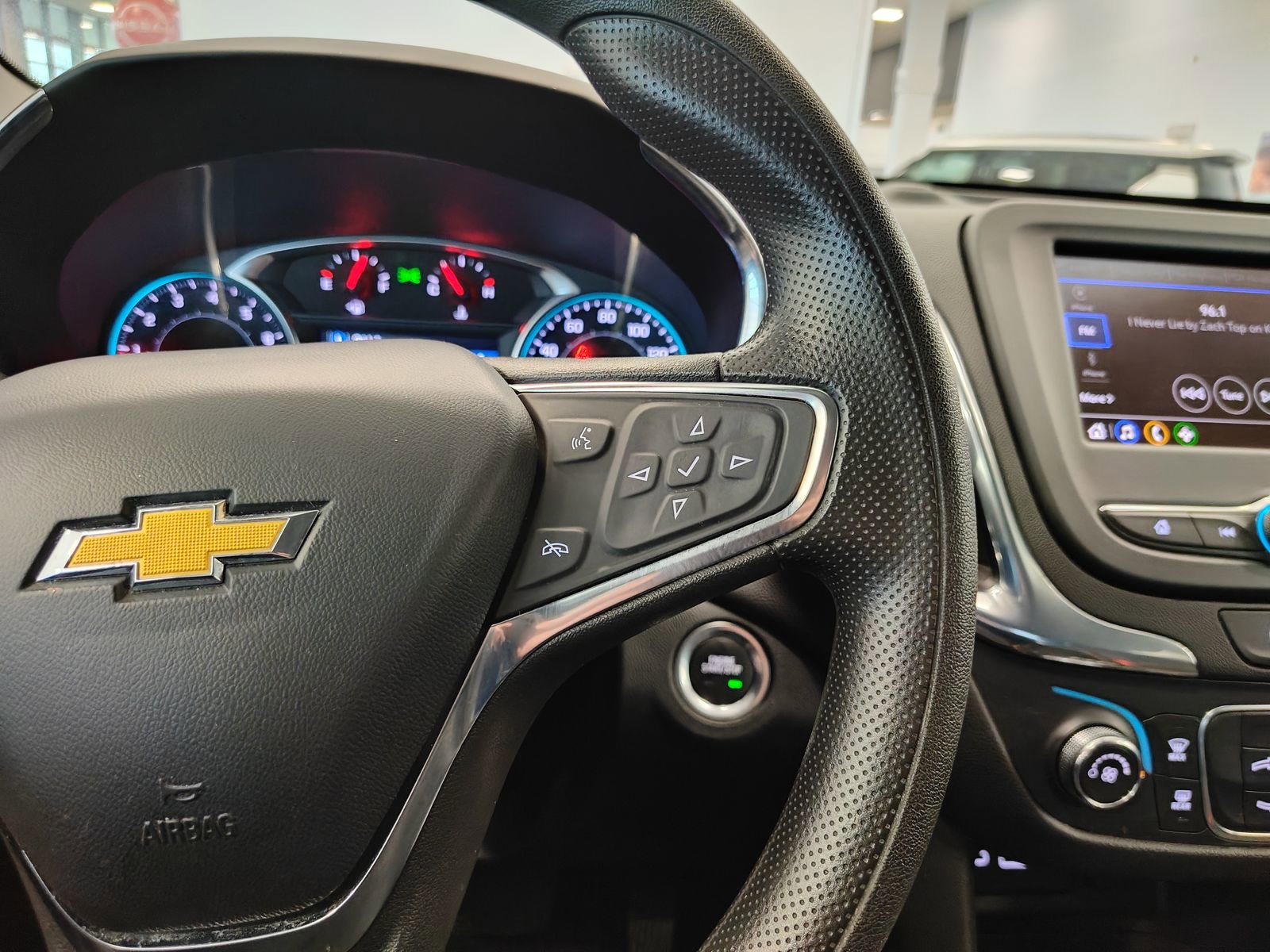 Used 2023 Chevrolet Equinox LT image 37