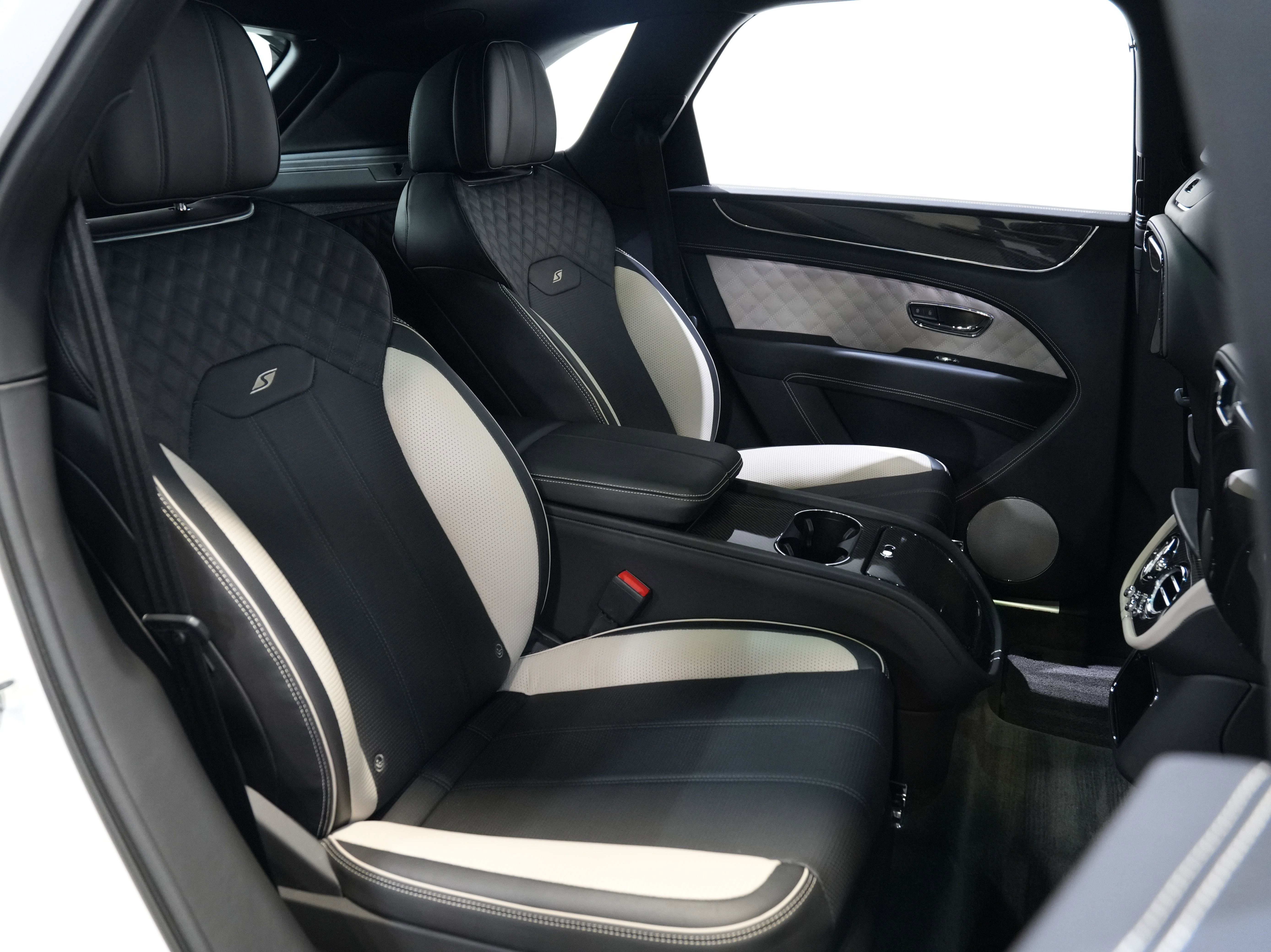 Used 2022 Bentley Bentayga image 37