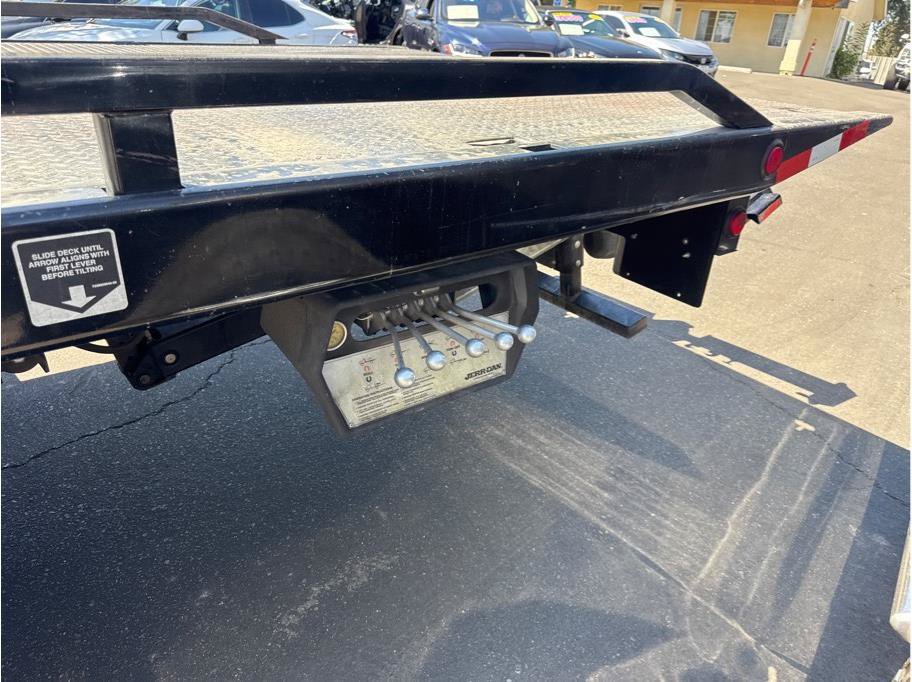 Used 2015 Ford F550 2WD Regular Cab Super Duty image 9