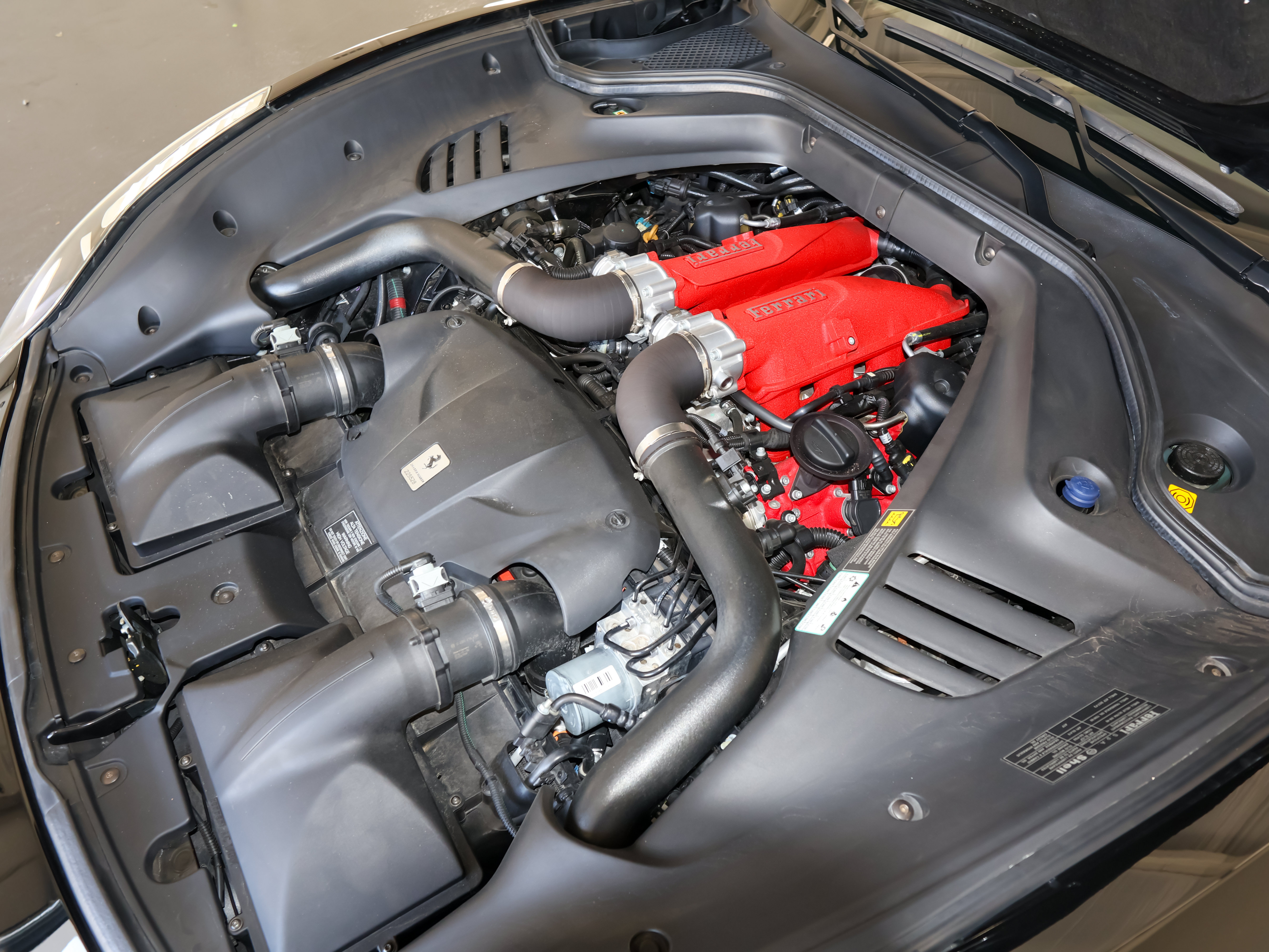 Used 2017 Ferrari California T RWD image 54