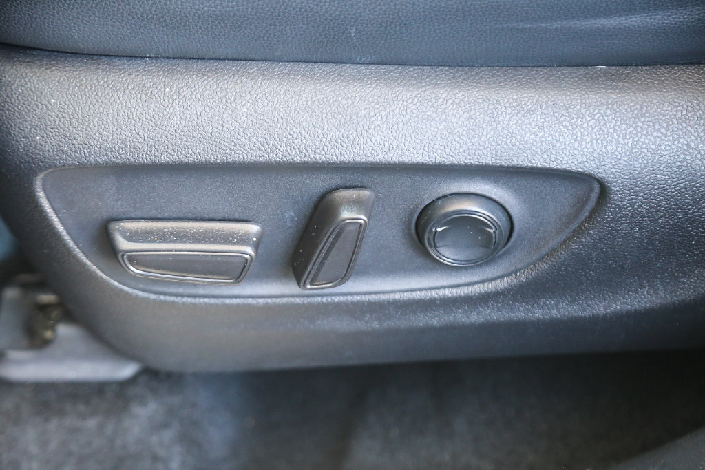Used 2024 Toyota Highlander Limited AWD/4WD image 19