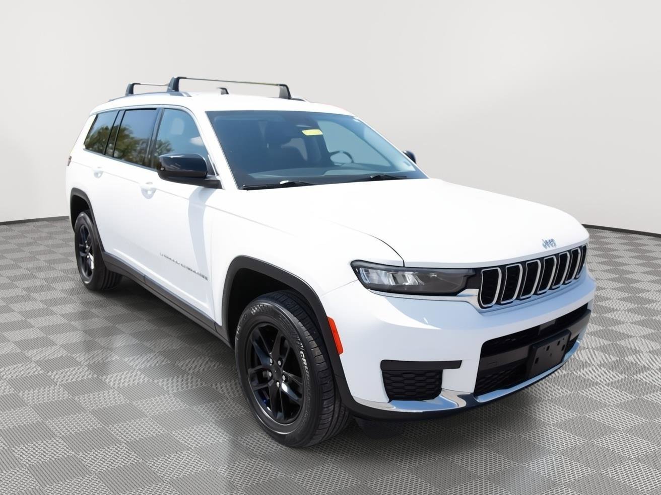 Used 2023 Jeep Grand Cherokee L Laredo AWD/4WD image 3
