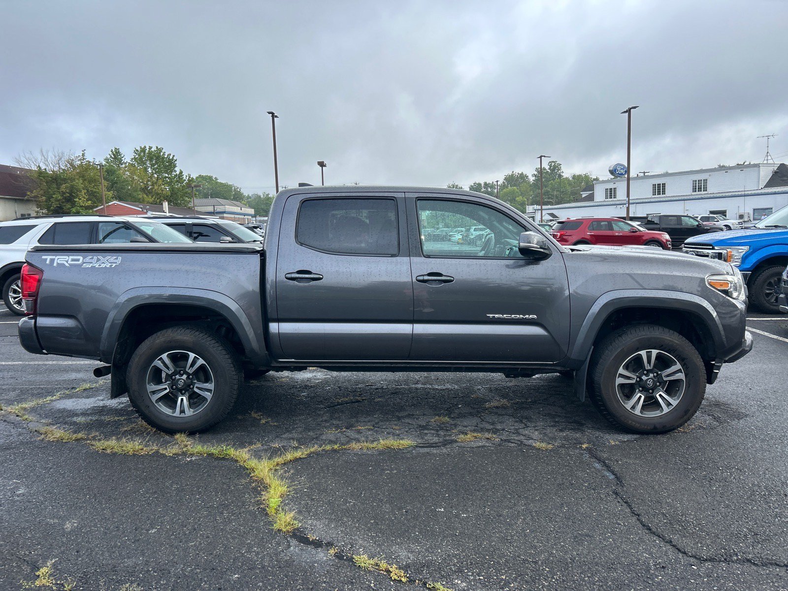 Used 2018 Toyota Tacoma TRD Sport AWD/4WD image 4