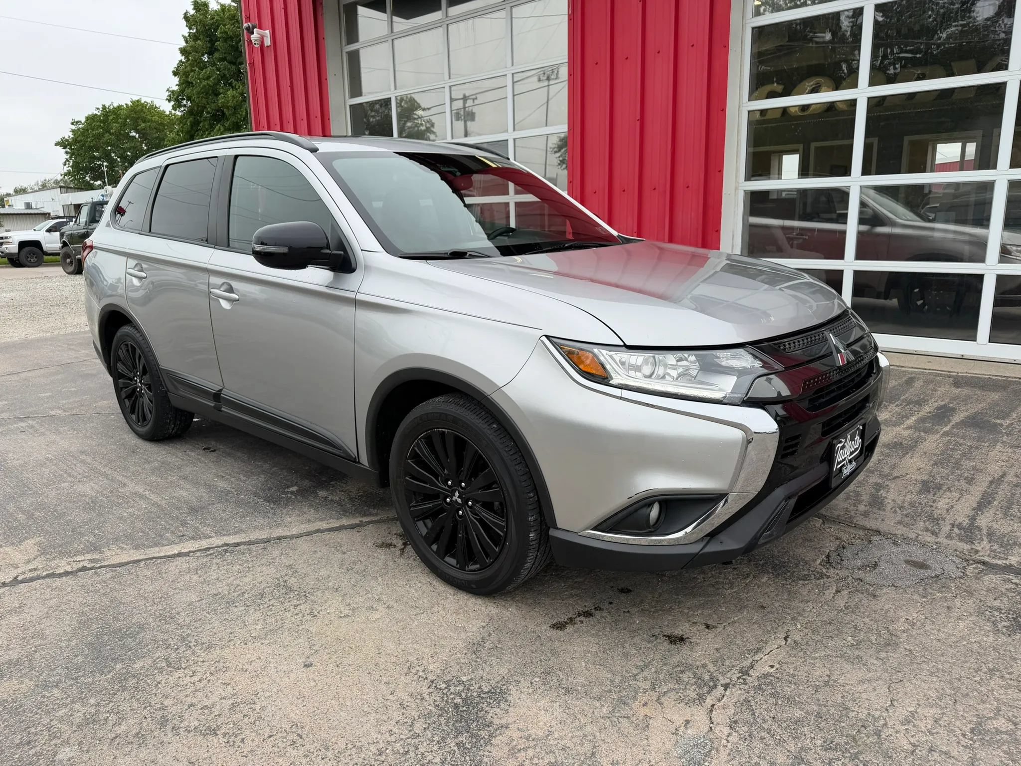 Used 2020 Mitsubishi Outlander SE FWD image 2