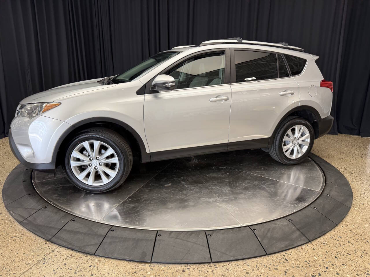 Used 2013 Toyota RAV4 Limited AWD/4WD image 4