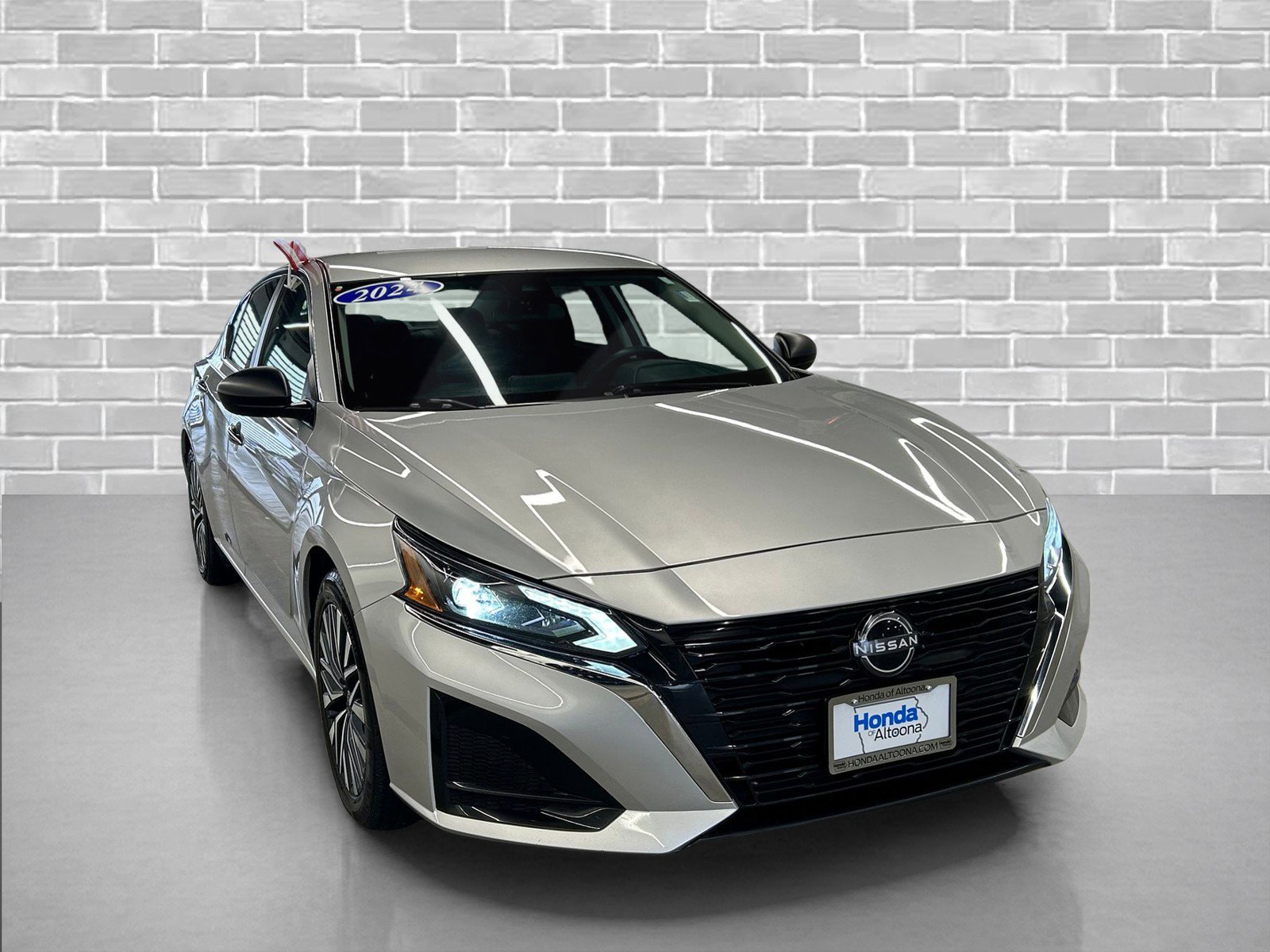 Used 2024 Nissan Altima 2.5 SV image 7