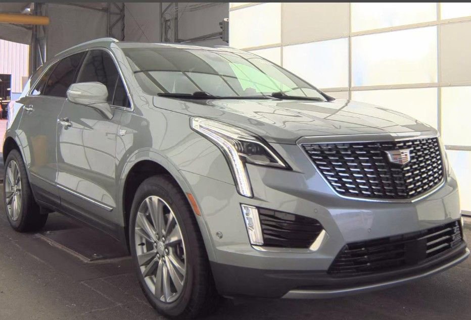 Used 2024 Cadillac XT5 Premium Luxury w/ Technology Package FWD image 2