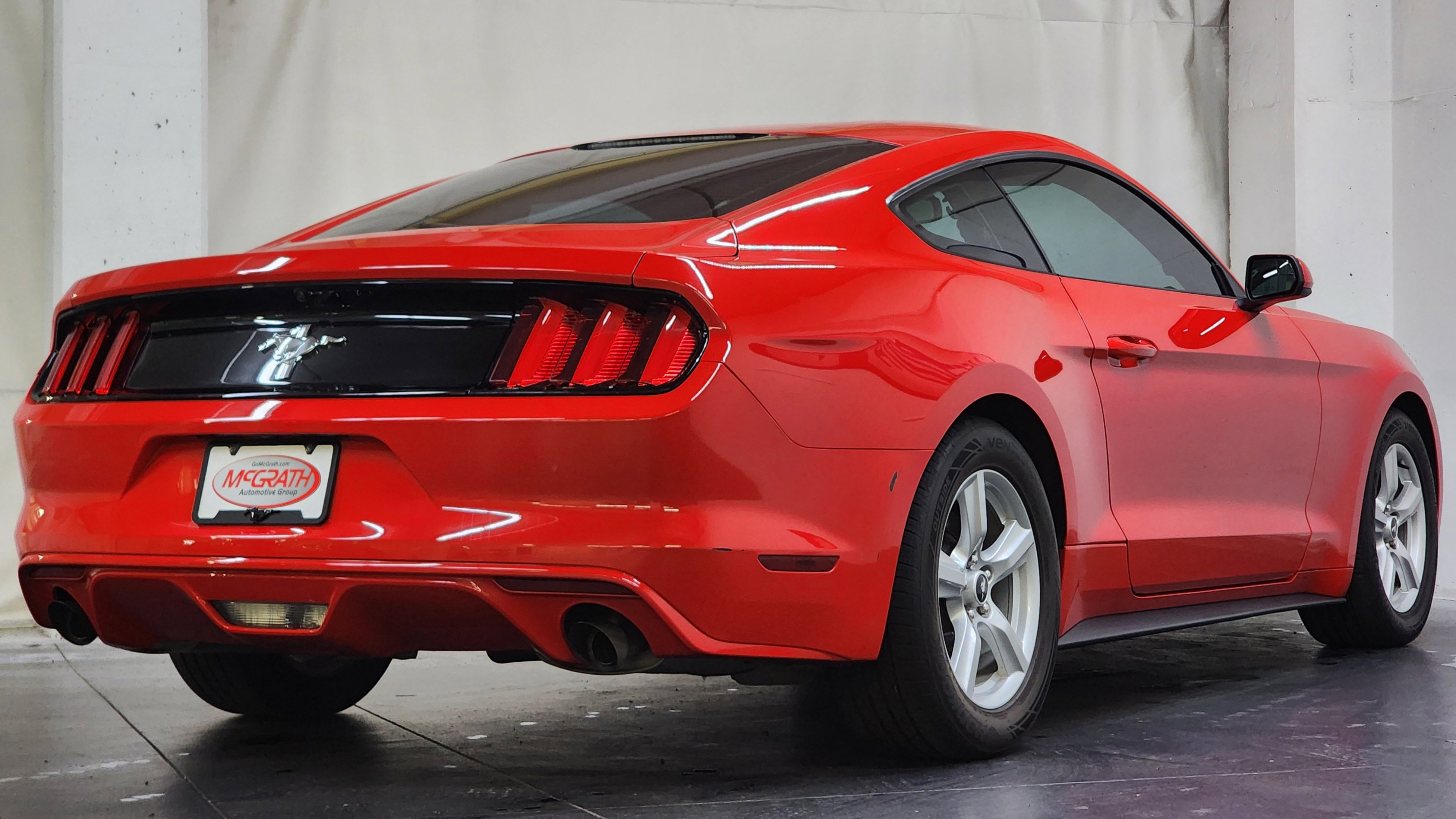 Used 2017 Ford Mustang Coupe image 5