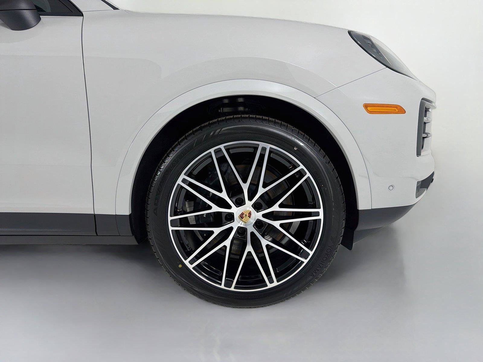 New 2026 Porsche Cayenne Coupe AWD/4WD image 31