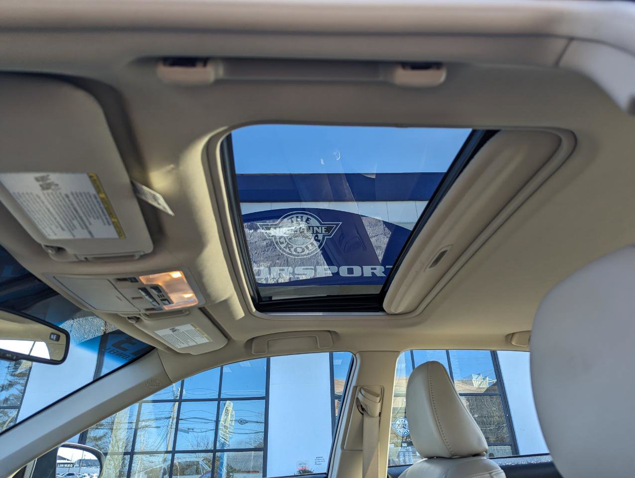 Used 2013 Toyota Camry XLE w/ Leather Pkg image 30