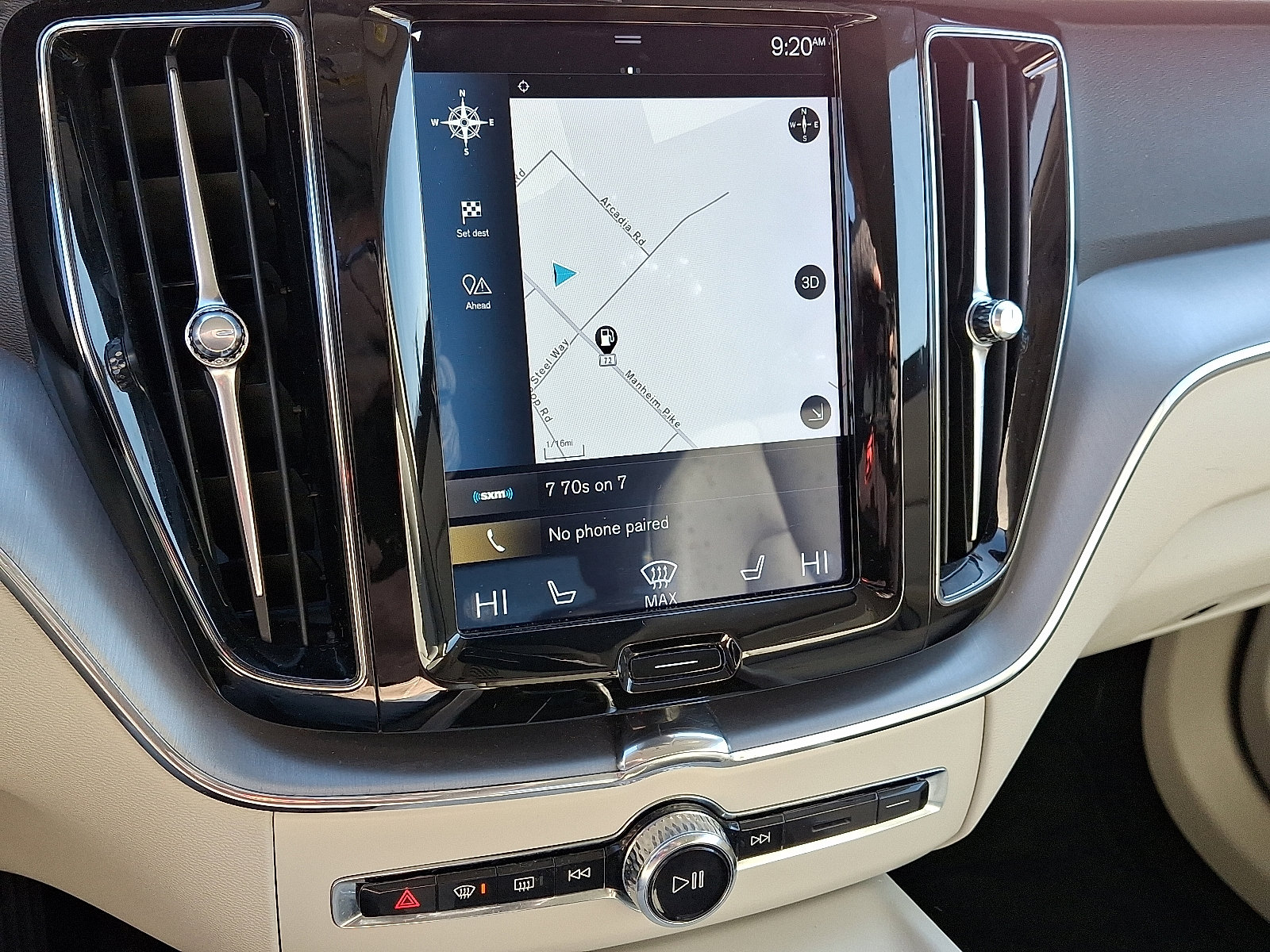 Used 2019 Volvo XC60 T6 Momentum w/ Multimedia Package image 16