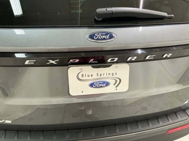 Used 2026 Ford Explorer Active AWD/4WD image 5