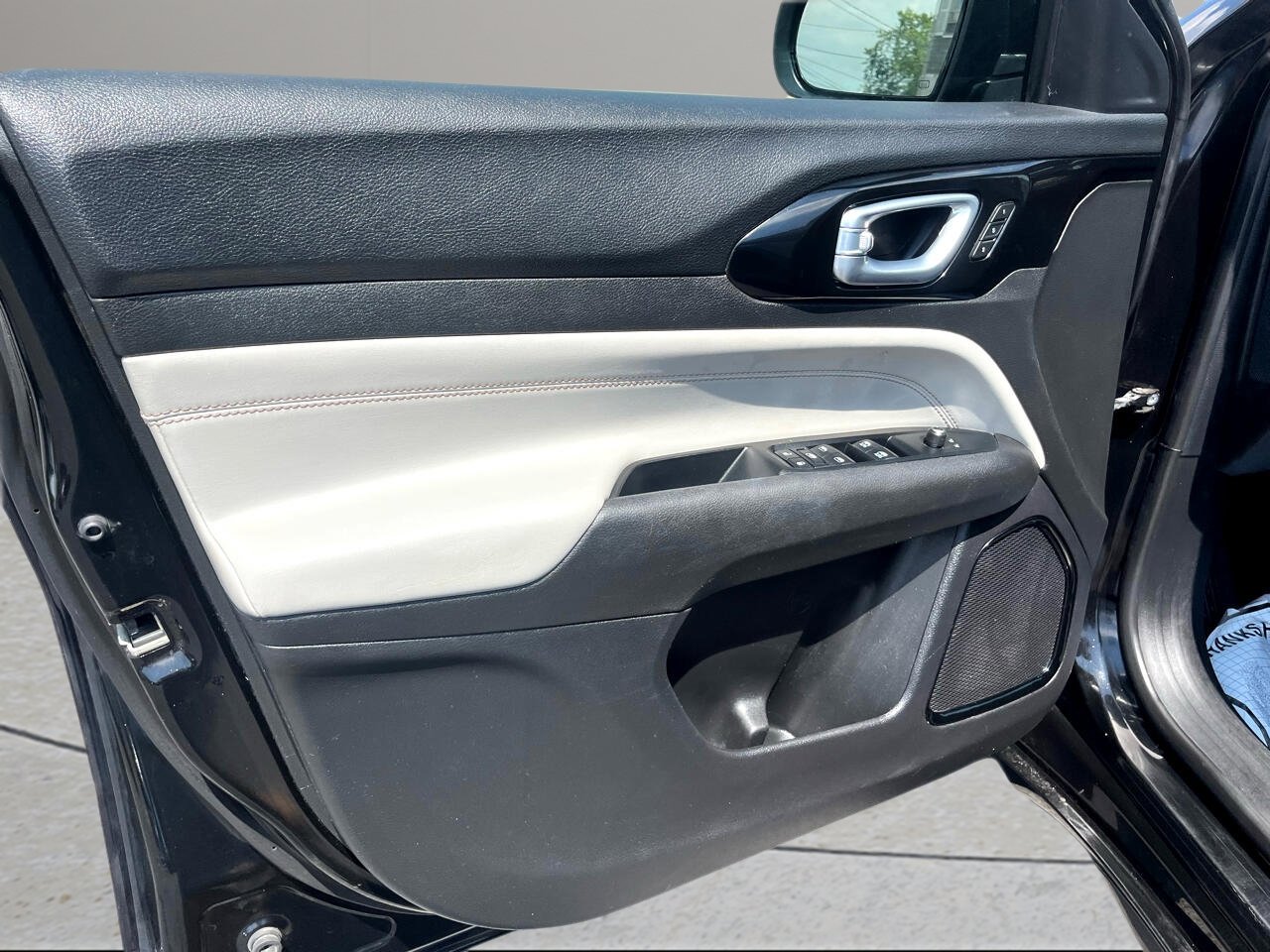 Used 2022 Jeep Compass Limited w/ Elite Group image 9