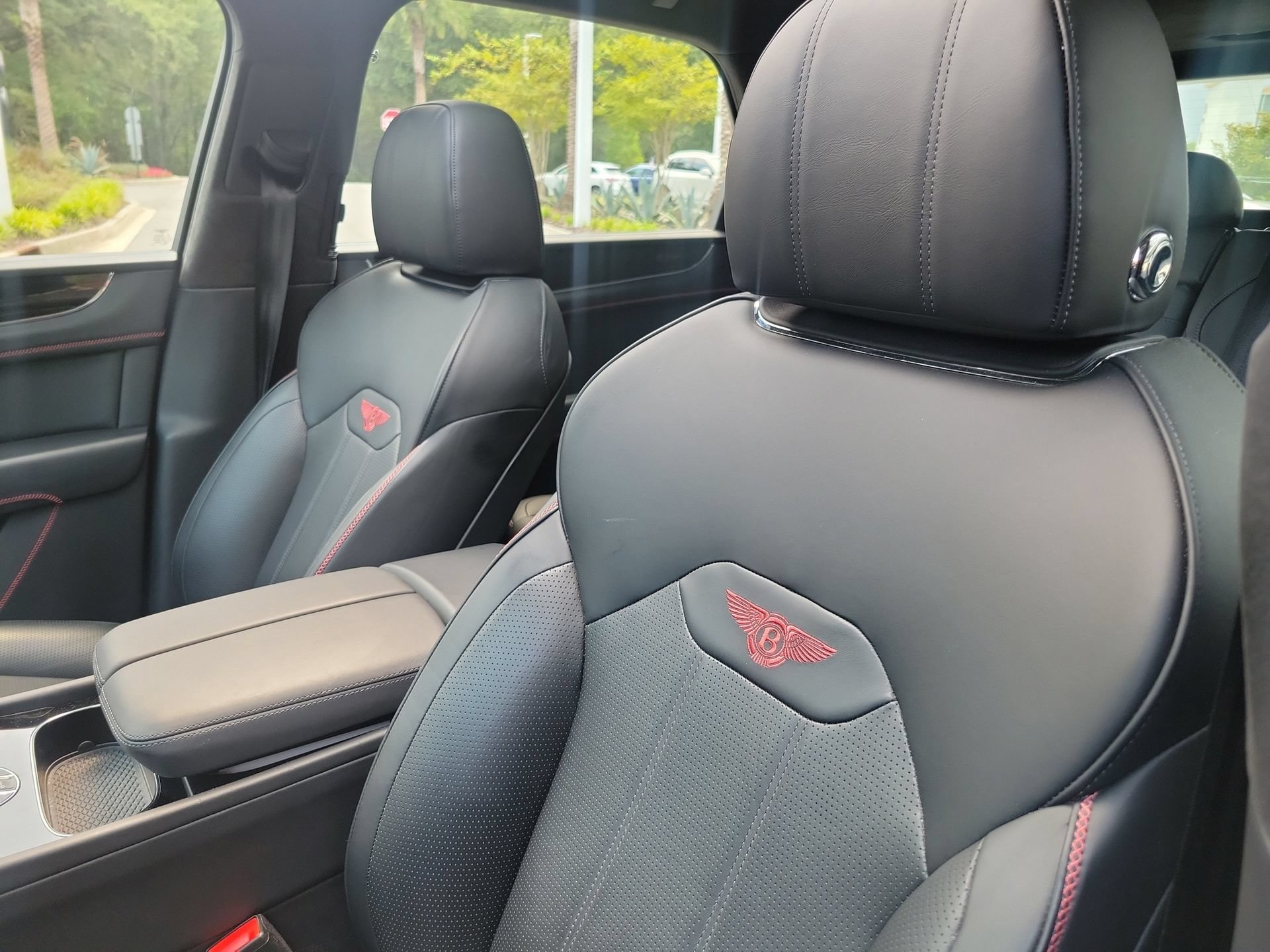 Certified 2023 Bentley Bentayga AWD/4WD image 32
