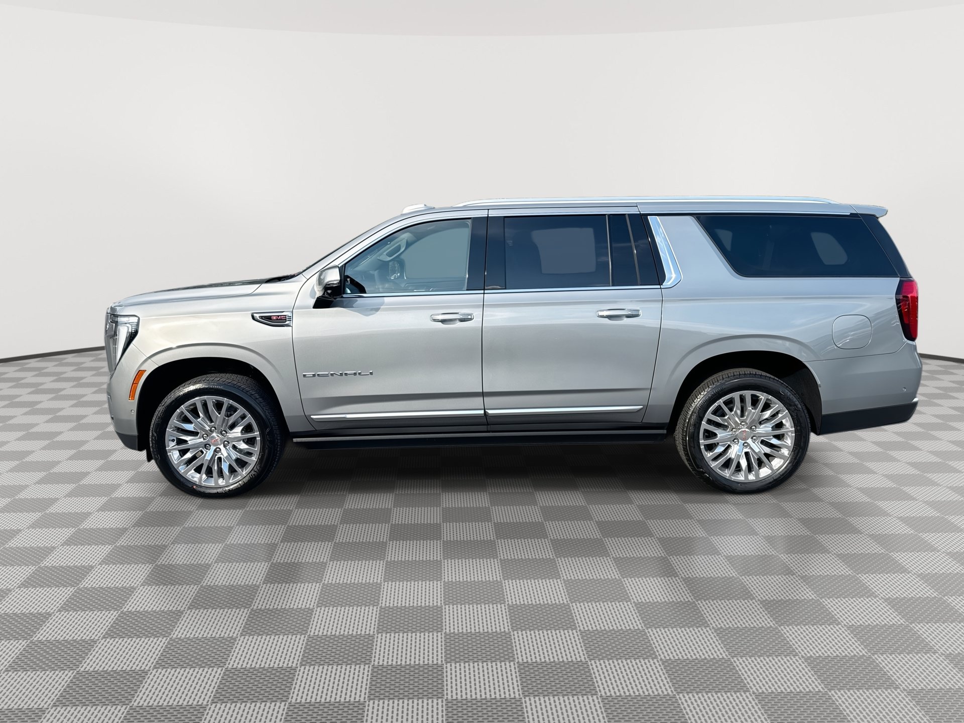New 2026 GMC Yukon XL Denali w/ Sun & Power Step Package AWD/4WD image 5