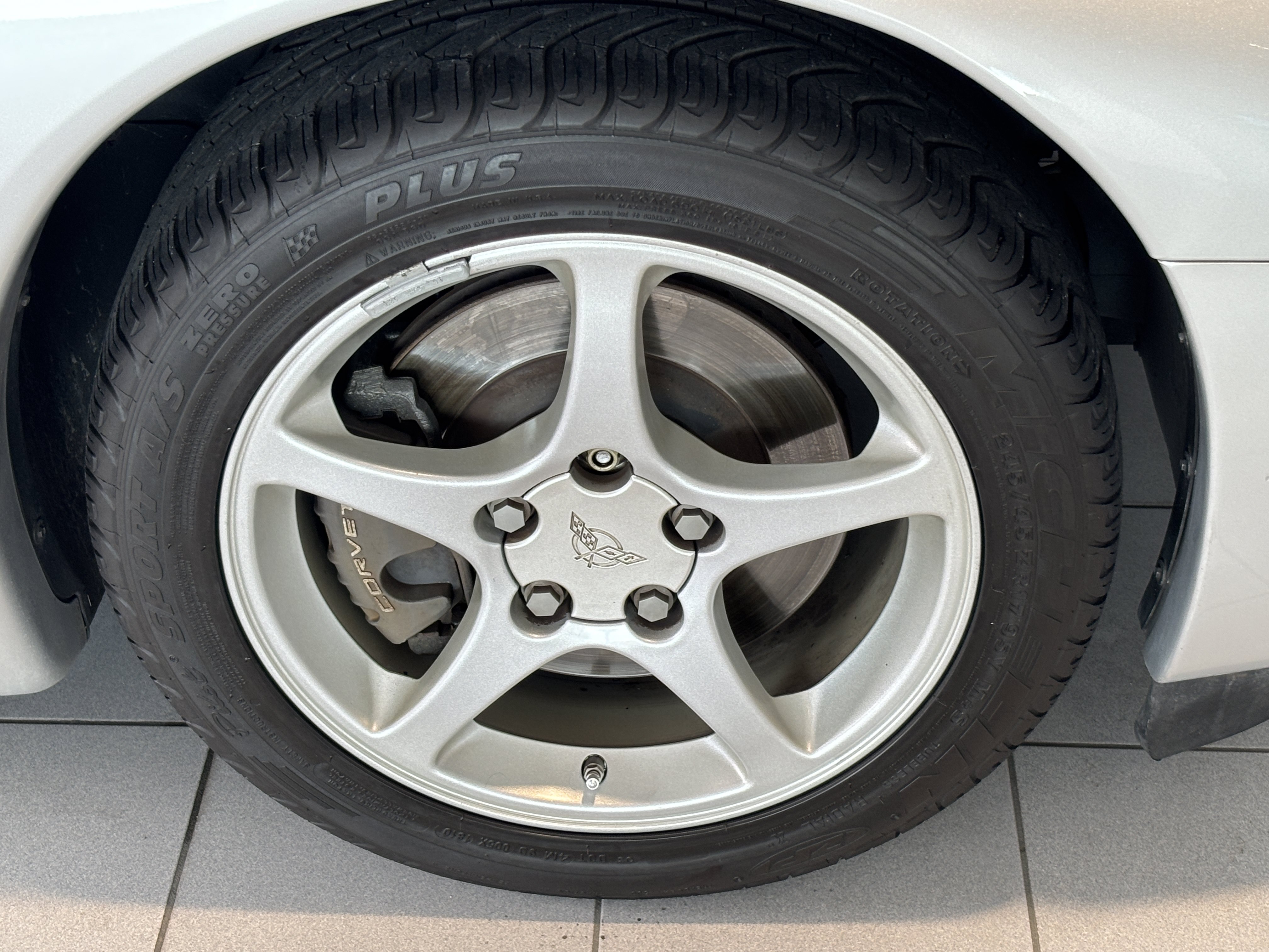 Used 2001 Chevrolet Corvette Coupe RWD image 9