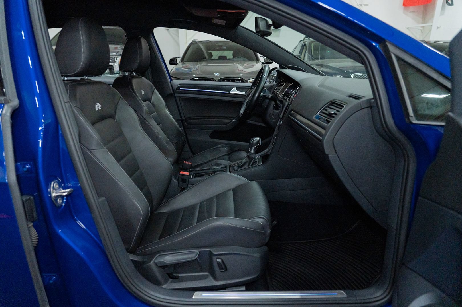 Used 2015 Volkswagen Golf R 4-Door AWD/4WD image 28
